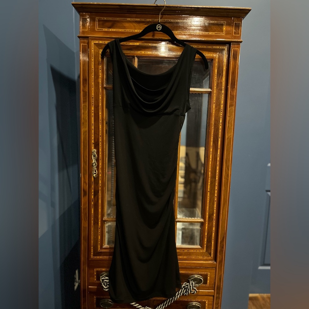 Cowl neck dress, super fitted, DKNY tag removed. Small
Stretchy.
